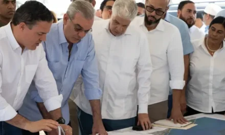 Abinader fija plazo para concluir Malecón de Nagua y anuncia construcción de la Marina del Nordeste