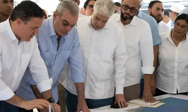 Abinader fija plazo para concluir Malecón de Nagua y anuncia construcción de la Marina del Nordeste