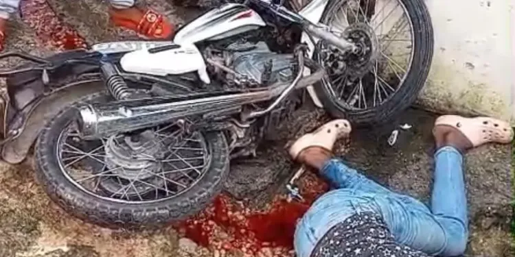 Persecución policial deja un haitiano gravemente herido tras accidente en El Factor