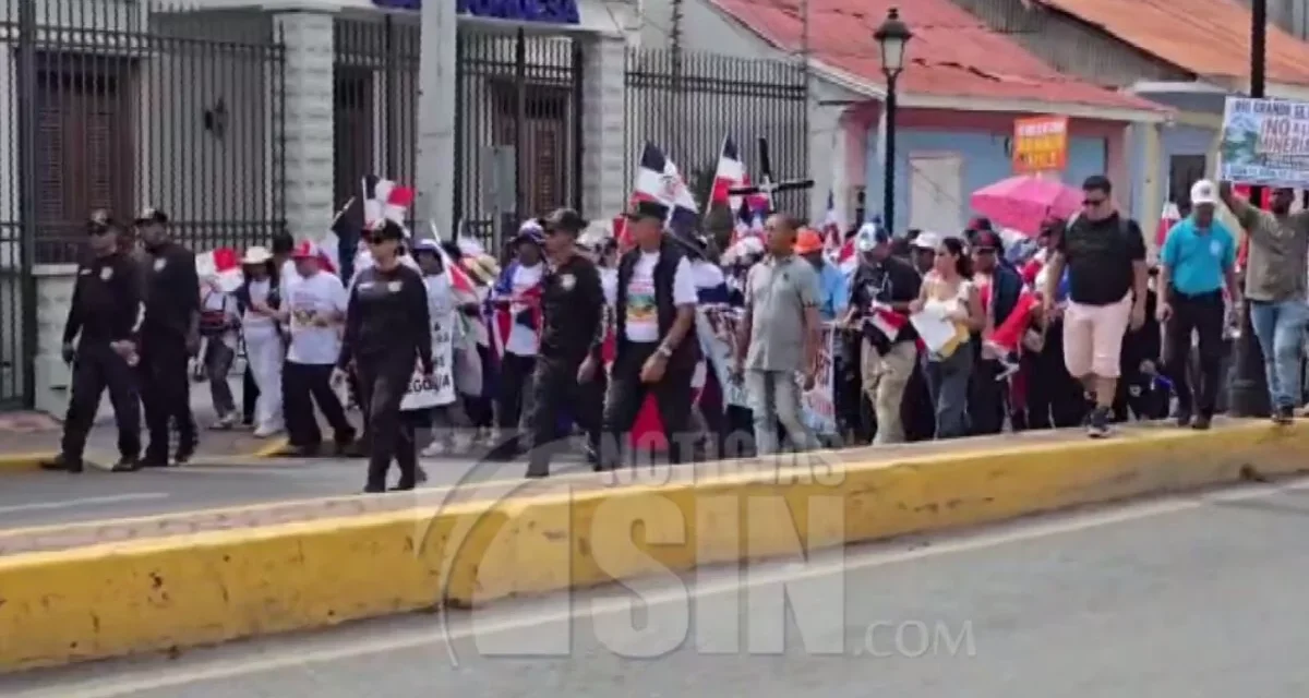 Caminata por la Cordillera Septentrional contra la explotación minera
