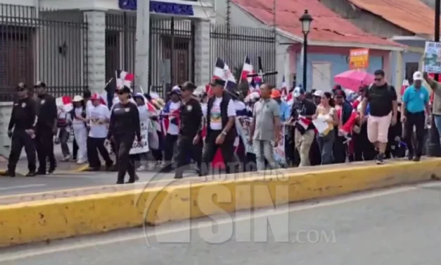 Caminata por la Cordillera Septentrional contra la explotación minera