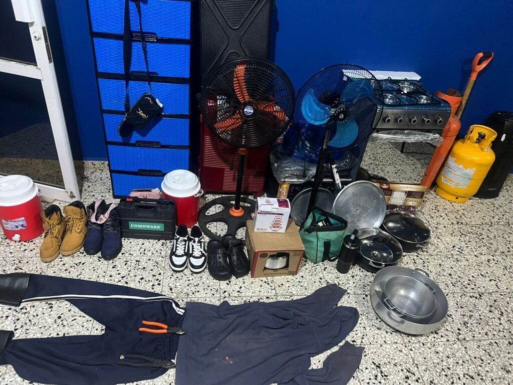 Policía Nacional apresa a haitiano señalado como presunto responsable de múltiples robos en Cabrera; recuperó ajuares sustraídos