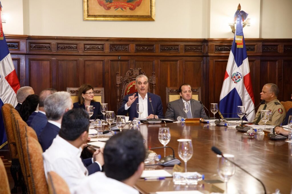 Gobierno restringe publicidad, viáticos, reduce 50% a partidos