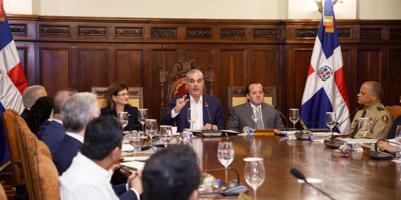 Gobierno restringe publicidad, viáticos, reduce 50% a partidos