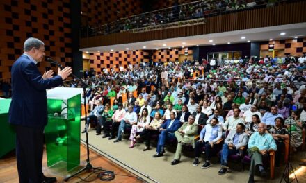 Leonel acusa PRM de priorizar política sobre interés nacional
