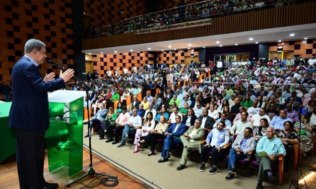 Leonel acusa PRM de priorizar política sobre interés nacional