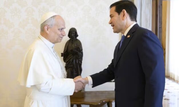 Tras críticas de Trump, Papa recibe a Rubio en el Vaticano
