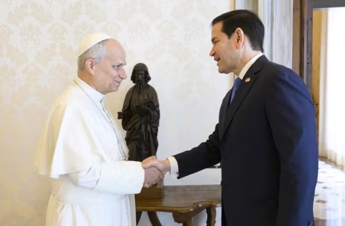 Tras críticas de Trump, Papa recibe a Rubio en el Vaticano