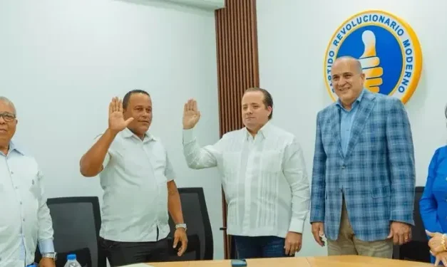 Regidor de Matancitas Miguel Hilario “El Pollo” pasa del PLD al PRM en acto encabezado por José Ignacio Paliza