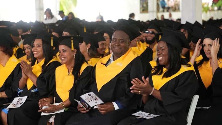 UAPA entrega 1,148 nuevos profesionales en graduación ordinaria en María Trinidad Sánchez