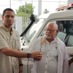 Diputado Stalin Vásquez entrega ambulancia para fortalecer atención de emergencias en El Factor