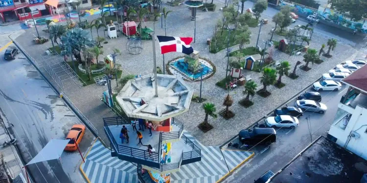 Denuncian alquiler de cuatrimotos a menores en el Parque Central de Nagua; lo califican de peligroso