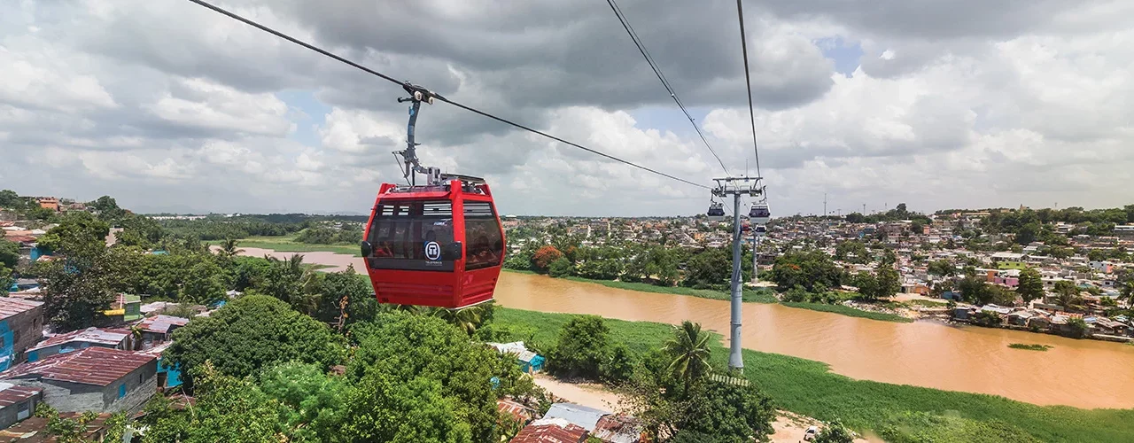Paralizan servicio de un tramo del Teleférico tras detectarse una alarma en el sistema