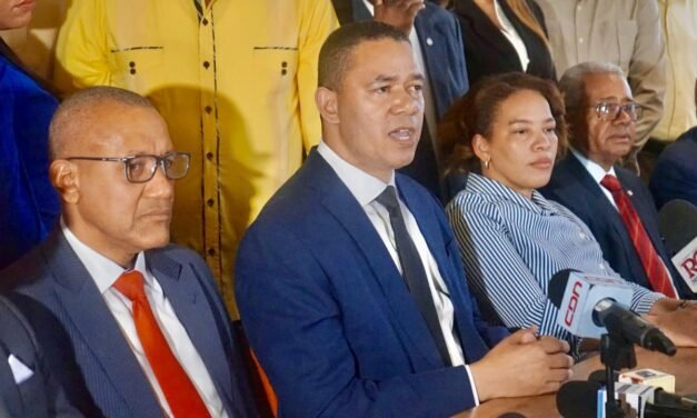 Jhonny Aristy exige convocatoria inmediata para integrar la Comisión Nacional Electoral del Colegio de Abogados.