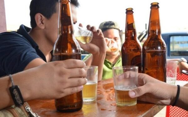 Declaran inconstitucional decreto limita horario venta alcohol RD