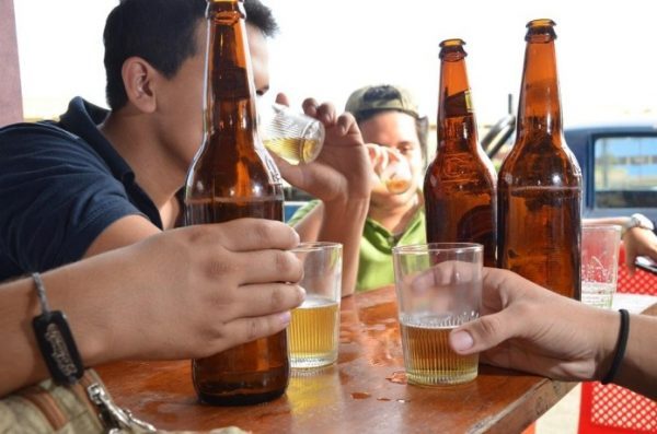 Declaran inconstitucional decreto limita horario venta alcohol RD