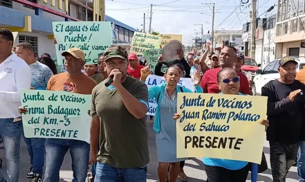 Cacerolazo por agua llega a INAPA en Nagua; autoridades anuncian trabajos para La Ceja y Los Limones