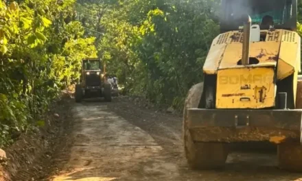 Ayuntamiento de El Factor interviene 4.5 kilómetros del camino hacia Vuelta Larga