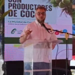 Hecmilio Galván anuncia impulso a nuevas siembras de coco y plantea alianza con Pindstrup desde Nagua