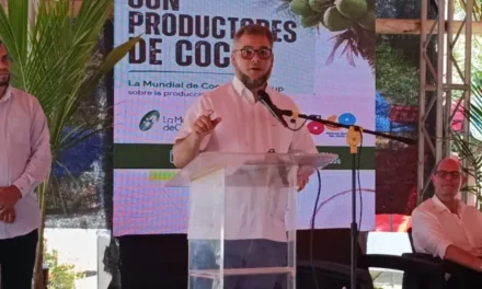 Hecmilio Galván anuncia impulso a nuevas siembras de coco y plantea alianza con Pindstrup desde Nagua