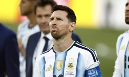 Lionel Messi regresa a casa sin contacto con el público