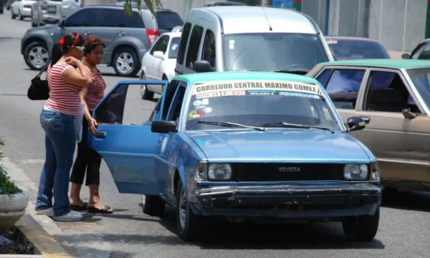 Pasajeros no deben pagar aumentos no autorizados en el transporte, advierte el INTRANT