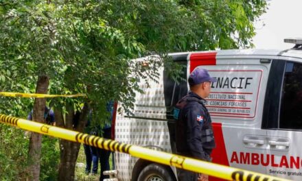 Sargento de la Policía mata a tiros a su expareja en la provincia Duarte