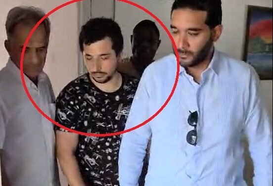Arrestan Pumarol tras decisión que lo envía a juicio por ataque