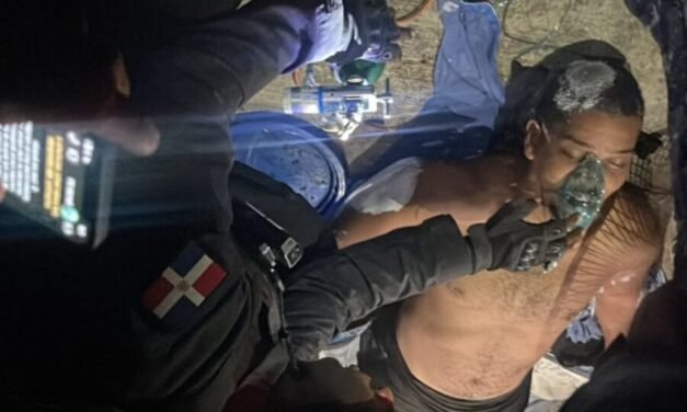 Rescatan con vida a dos hombres inconscientes tras inhalar químicos de pintura en cisterna de Villa Francisca