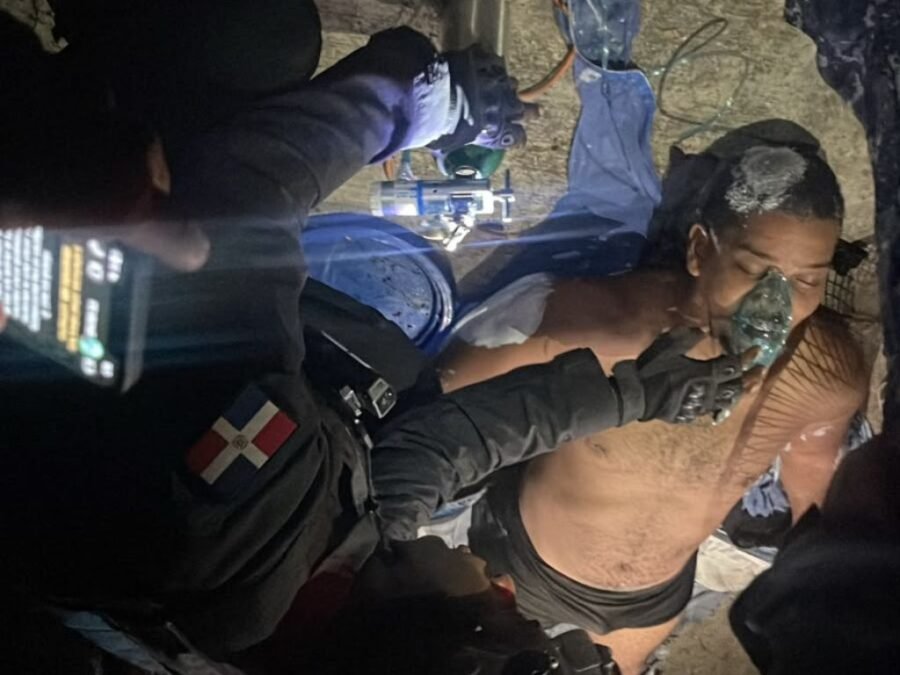 Rescatan con vida a dos hombres inconscientes tras inhalar químicos de pintura en cisterna de Villa Francisca