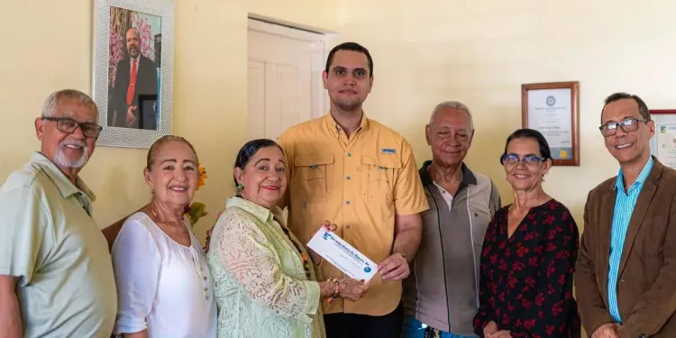 Stalin Vásquez canaliza RD$500 mil para instalar elevador en Centro Contra la Diabetes de Nagua