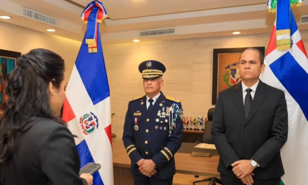 Ministra Faride Raful encabeza traspaso de mando y posesiona a Ernesto Rodríguez García como director general de la Policía Nacional
