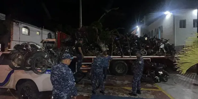 Policía retiene 45 motocicletas en operativos contra carreras clandestinas en Cabrera y Río San Juan