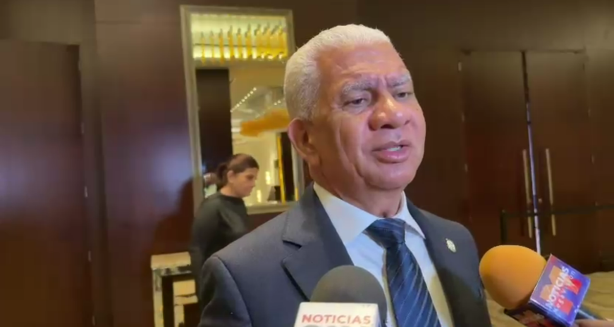 Ricardo de los Santos dice suspensión a empresas de senadores no es una sanción