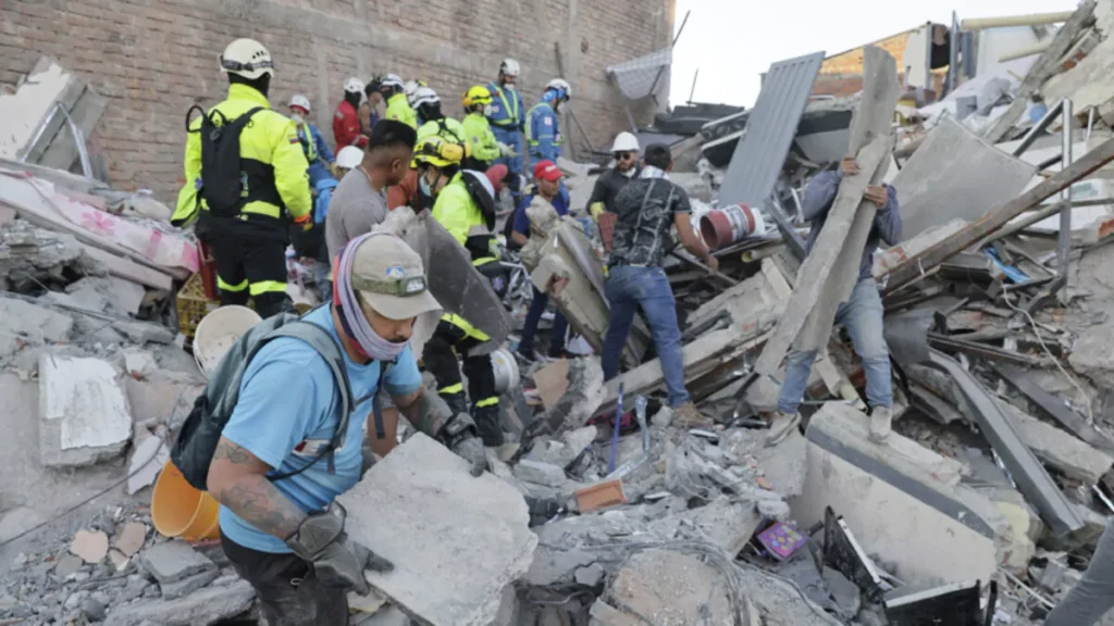 Al menos 240 muertos en cuatro regiones de Colombia por el terremoto