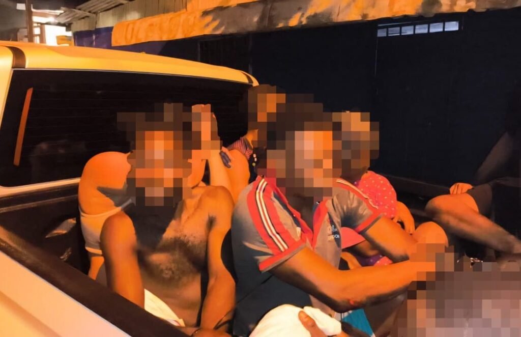 Intervienen comercios chinos; detuvieron a 2,011 extranjeros