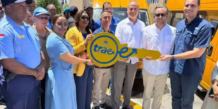 TRAE entrega dos autobuses eléctricos a Nagua y eleva flotilla escolar a 29 unidades