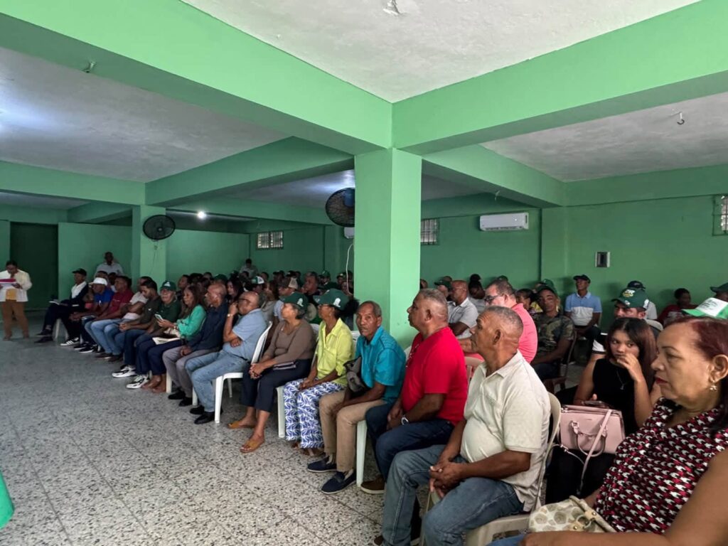 Fuerza del Pueblo realiza taller para el fortalecimiento del liderazgo en María Trinidad Sánchez