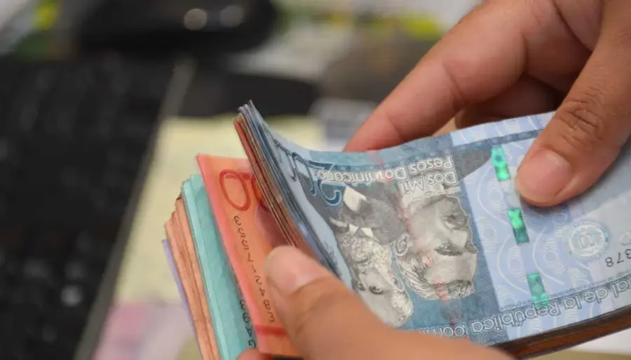 Entre salarios insuficientes, dólar caro y vivienda costosa, ¿alcanza el dinero para vivir en República Dominicana?