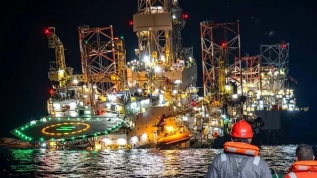 Hallan tres cuerpos tras hundirse una plataforma marina de perforación petrolera en Gabón
