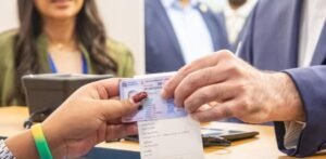 Mayores de 75 años que ya tengan licencia por dos años podrán renovarla sin costo